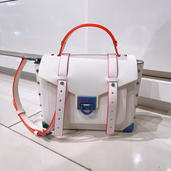 Michael Kors Manhattan Medium Satchel - Picture 3 of 13